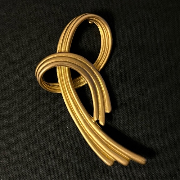 Matte Gold Brooch - Picture 10 of 10